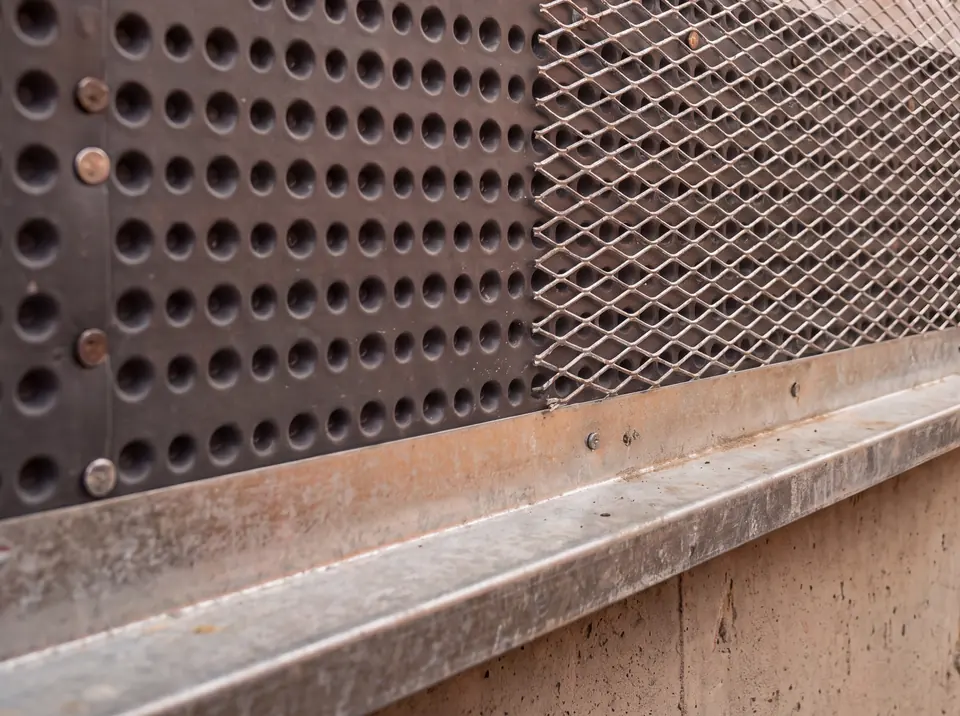 Drainage gap layer of a stone veneer wall